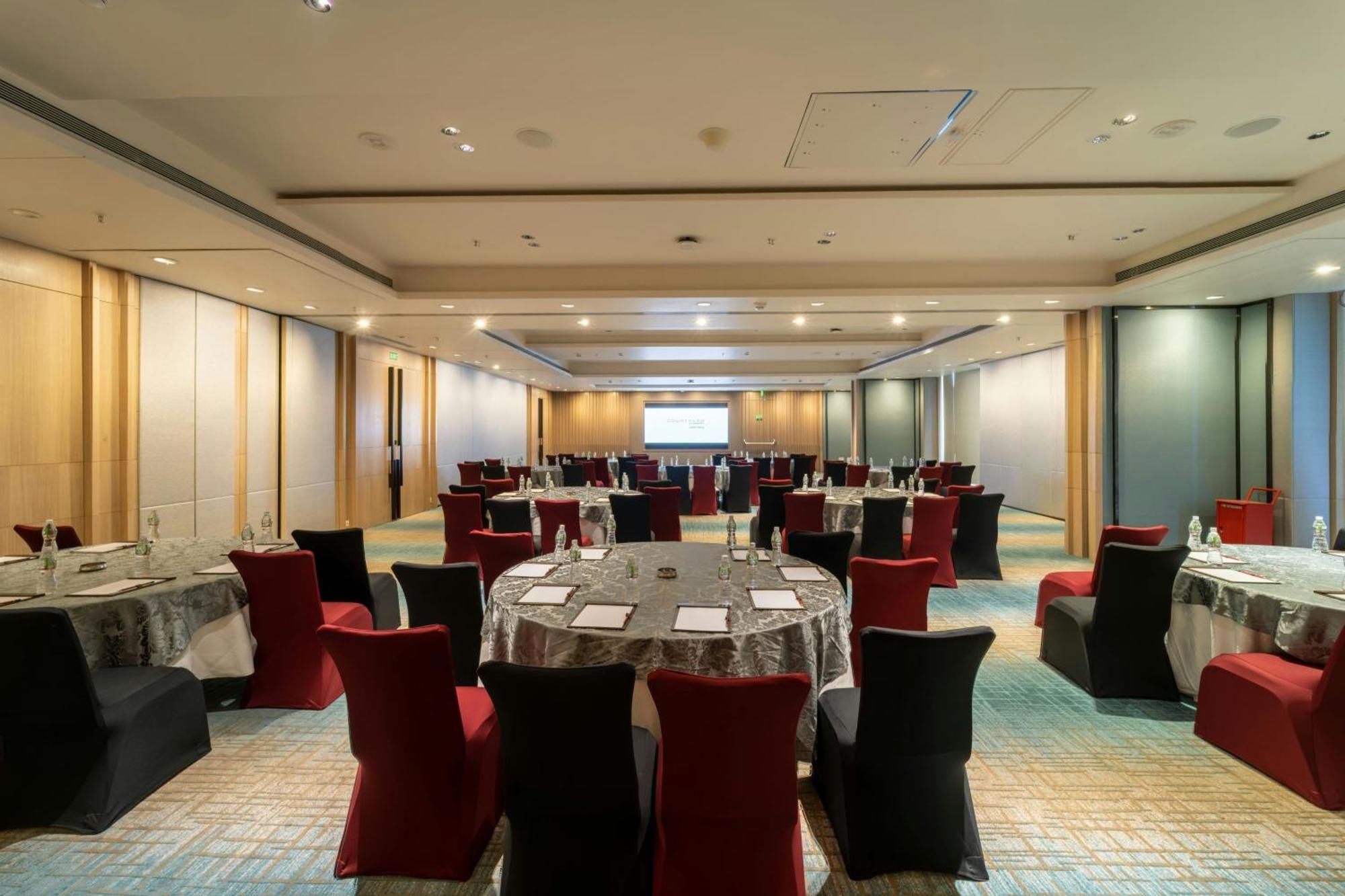Courtyard By Marriott Вадодара Екстериор снимка